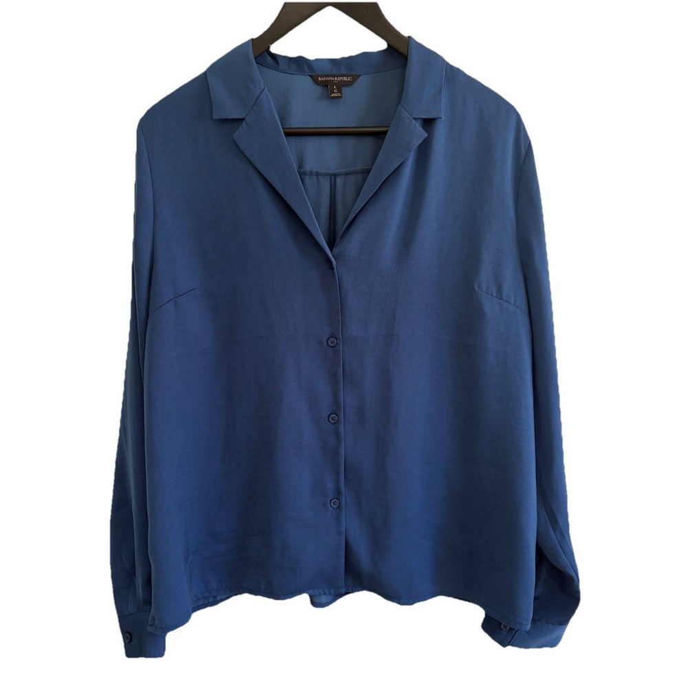 Banana Republic Large Classy Blue Satin Blouse Camp Collar Easy Care Workwear